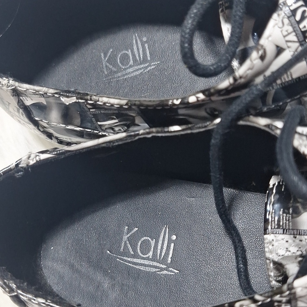 Black and White kalli Size 10 Graphic Lace-Up Shoes - Picture 7 of 7